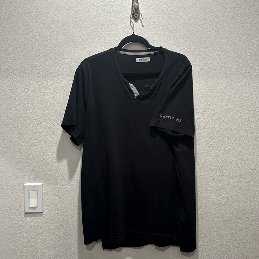 Kenneth Cole Men T-shirt